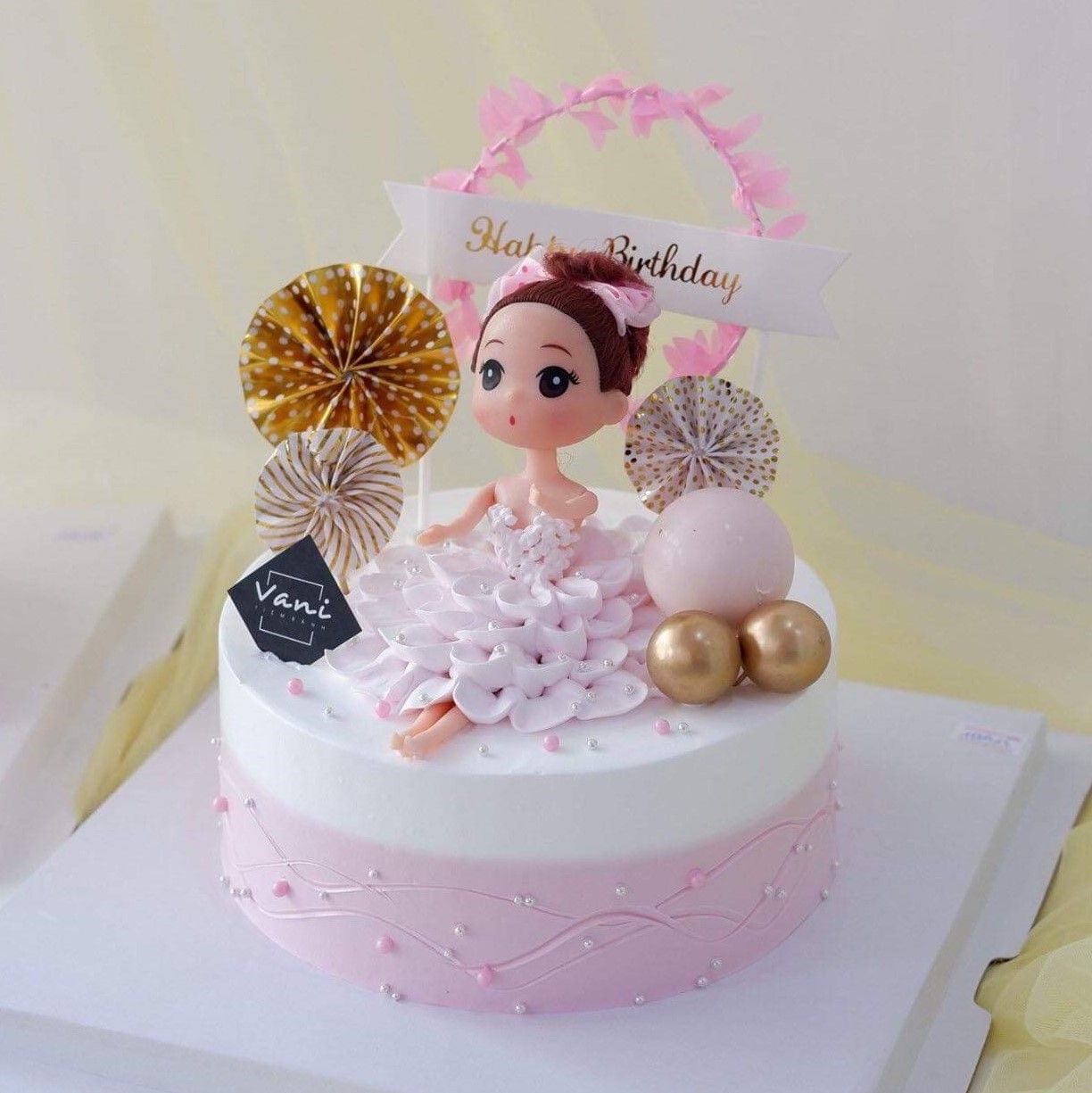 Bánh búp bê chibi màu hồng - Bánh kem sinh nhật Đà Nẵng