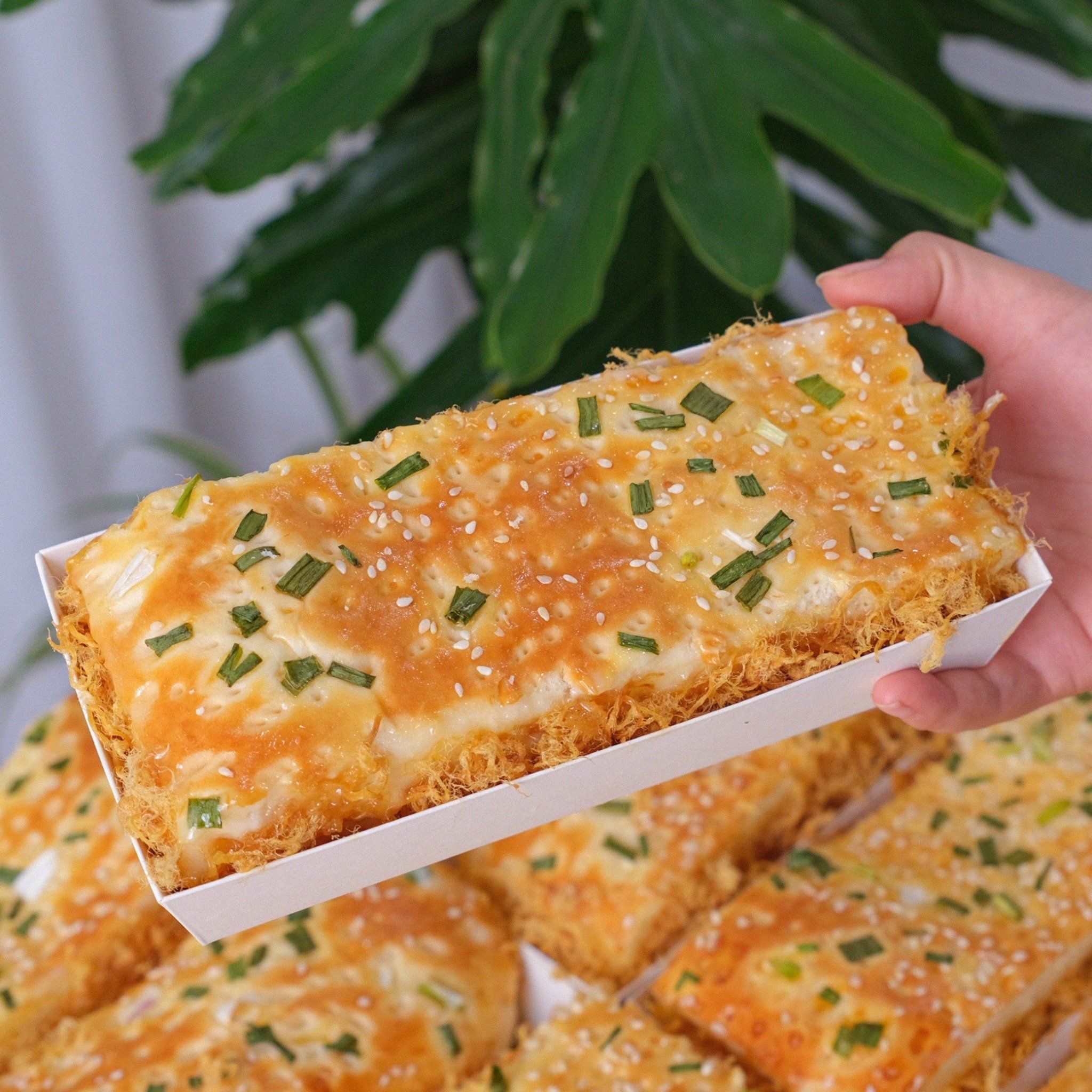 Bánh mì chà bông sốt bơ