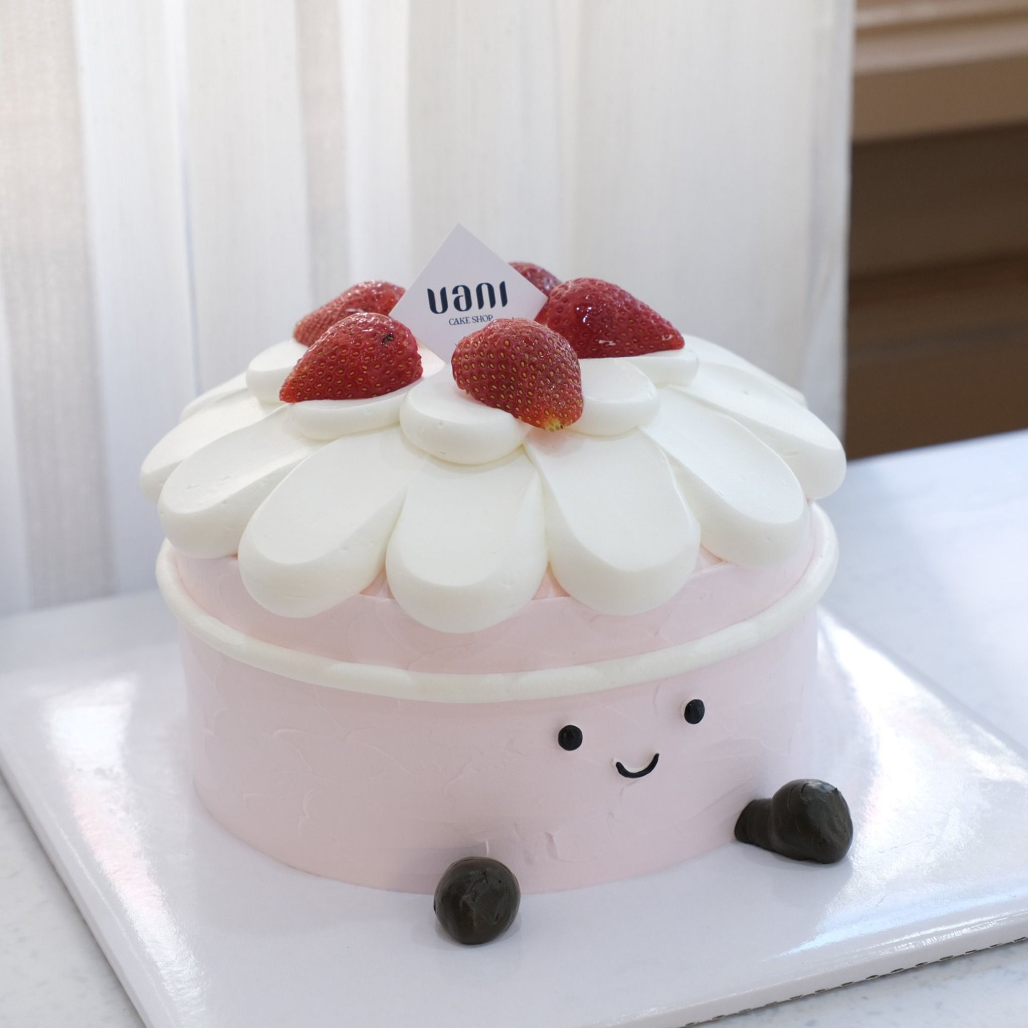 bánh kem trang trí dâu - đơn giản- hàn quốc