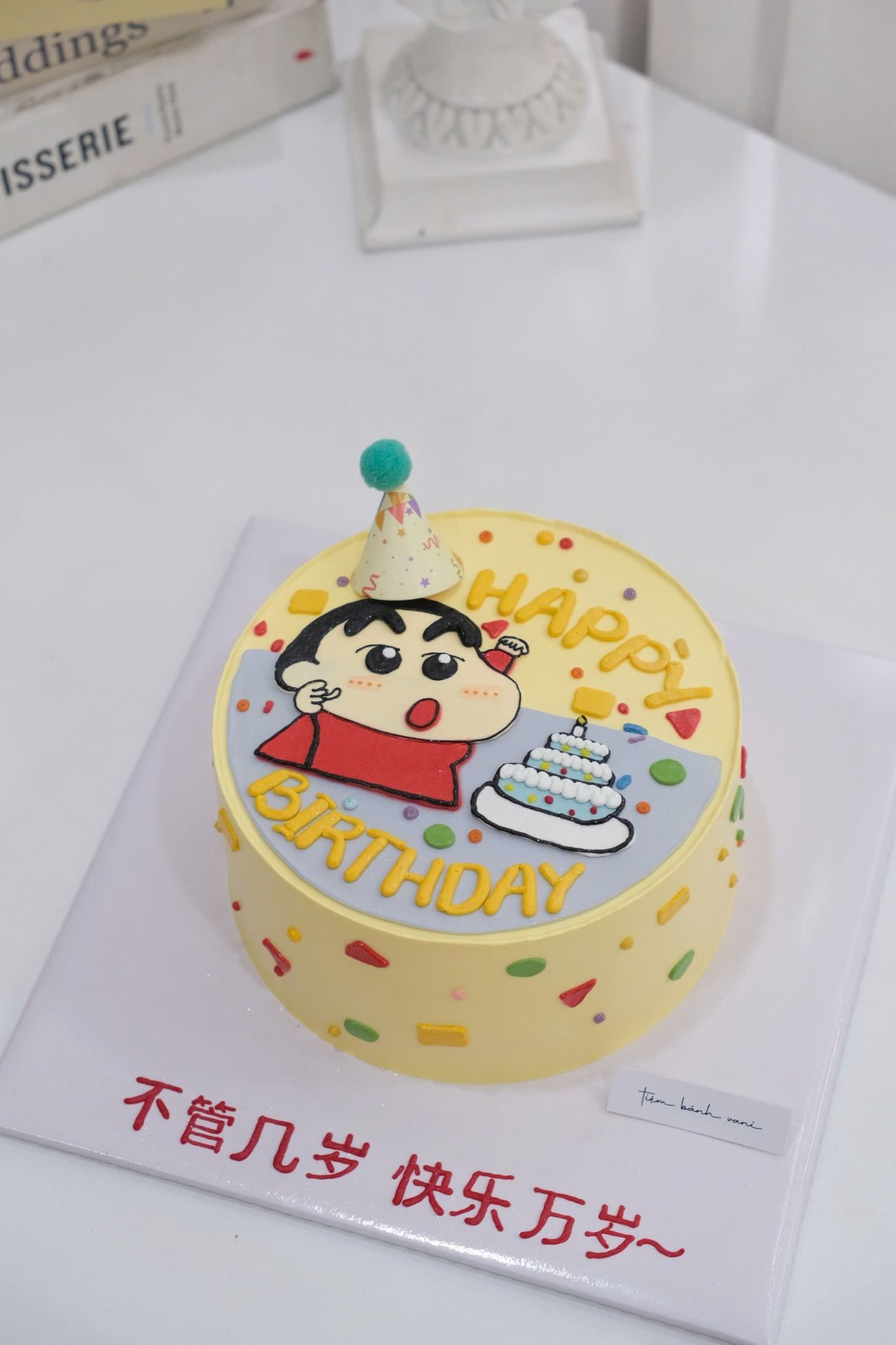 bánh kem shin cậu bé bút chì