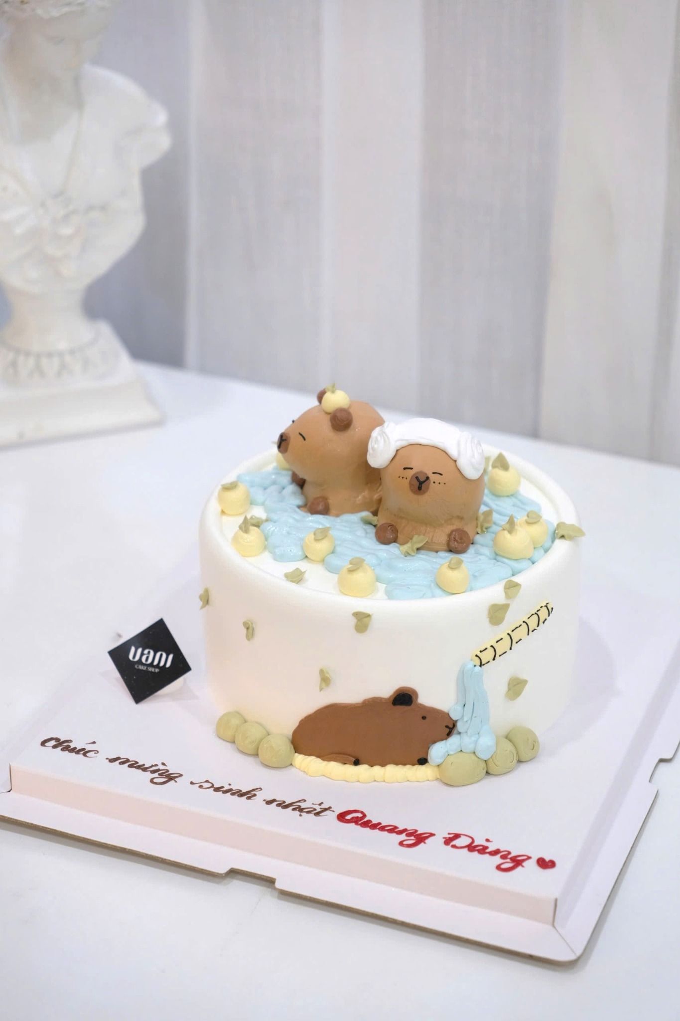 bánh kem capybara