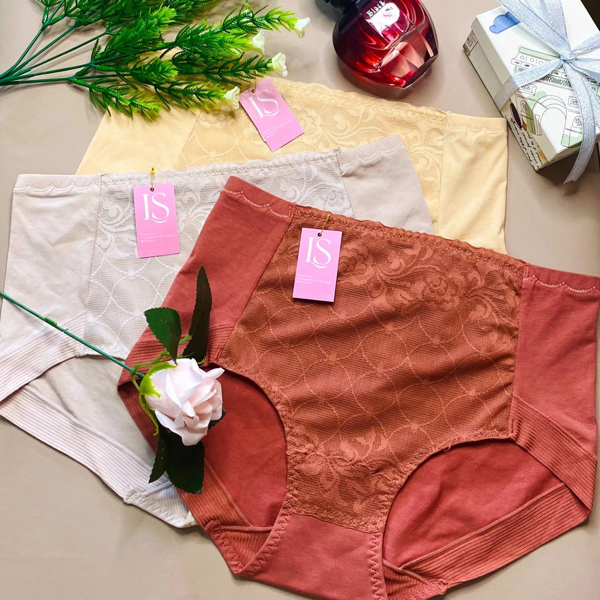 Quần lót cạp cao thun