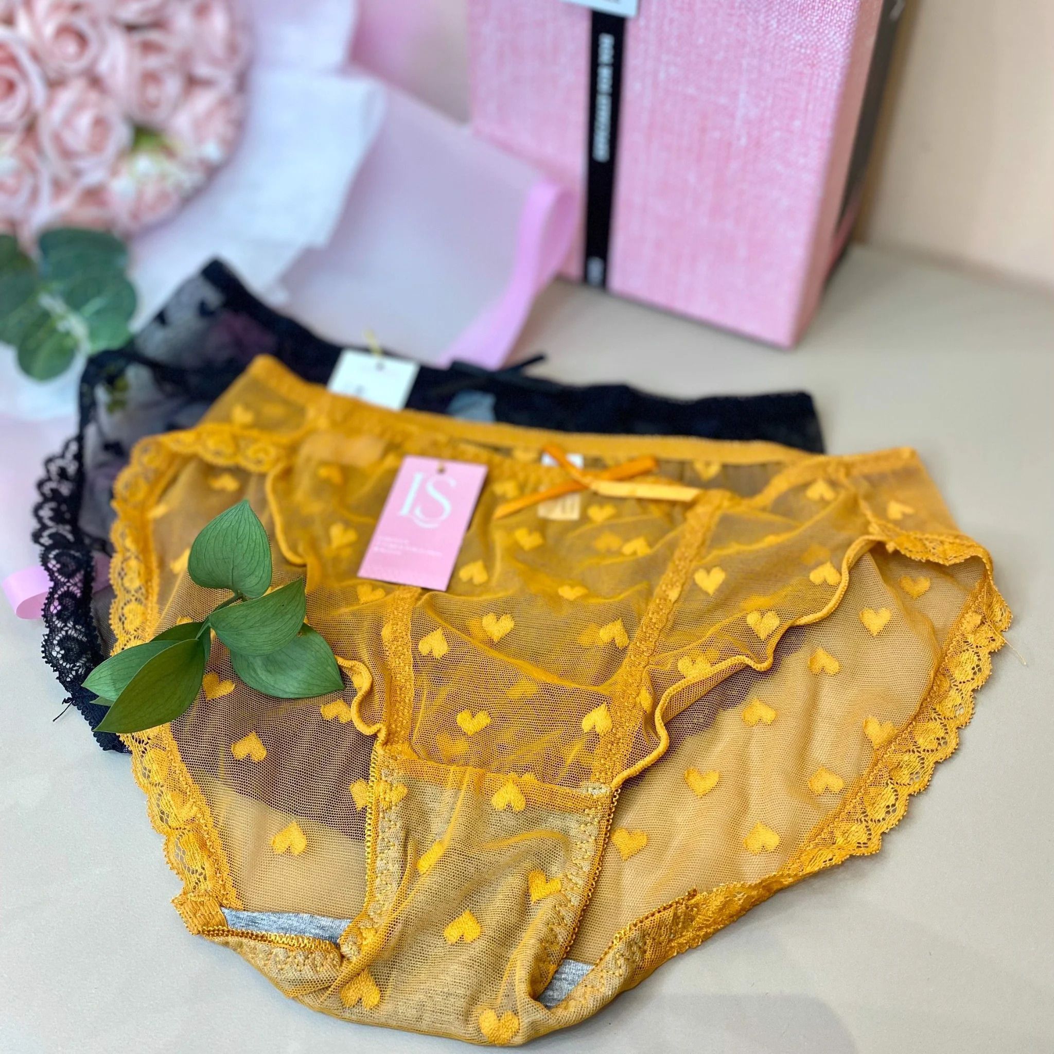 Quần lót ren tim nơ LS144