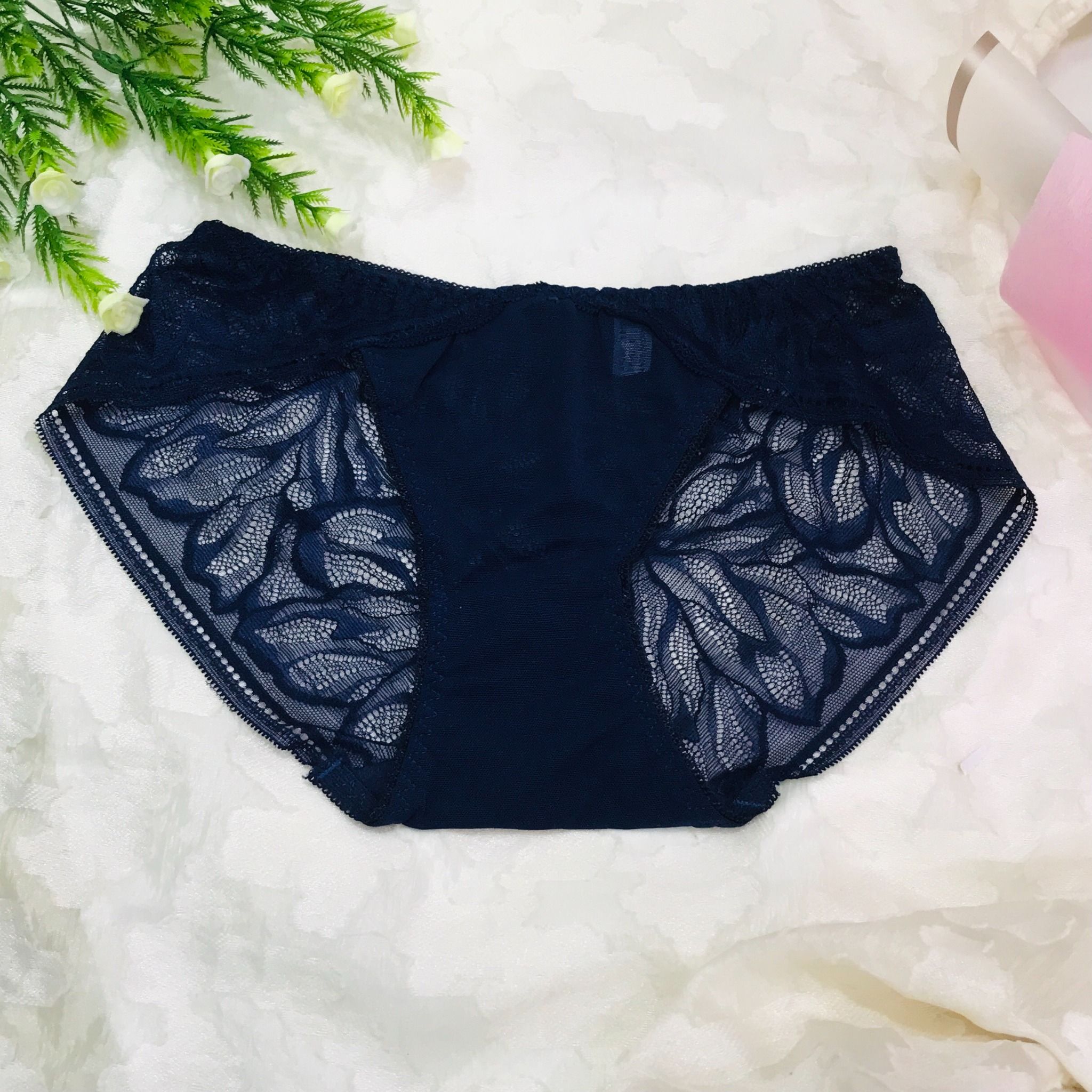 Quần lót ren vân hoa LS0754