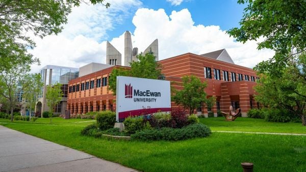 ĐẠI HỌC MACEWAN - HỌC BỔNG LÊN ĐẾN $12,000CAD DÀNH CHO HỌC SINH XUẤT S ...