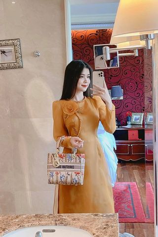 Áo Dài Cổ Tròn Thêu Hoa Hồng MITA BOUTIQUE