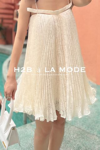 Đầm Ngắn Hai Dây Xếp Ly H2B À LA MODE