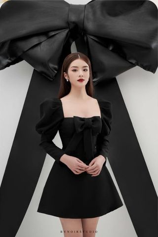 Đầm Ngắn Tay Dài Cổ Vuông BYNOIR STUDIO