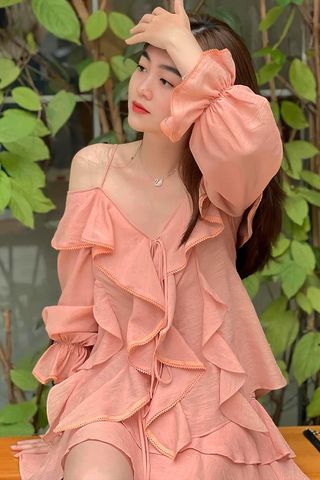 Áo Kiểu Hai Dây Tay Dài x Chân Váy Ngắn Xếp Tầng ELPIS CLOTHING