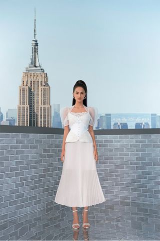 Áo Ngắn Hai Dây Vai Kiểu x Chân Váy Midi Xếp Ly ROSEMARRY