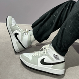  Giày Nike Air Jordan 1 Mid ‘Light Smoke Grey’ 