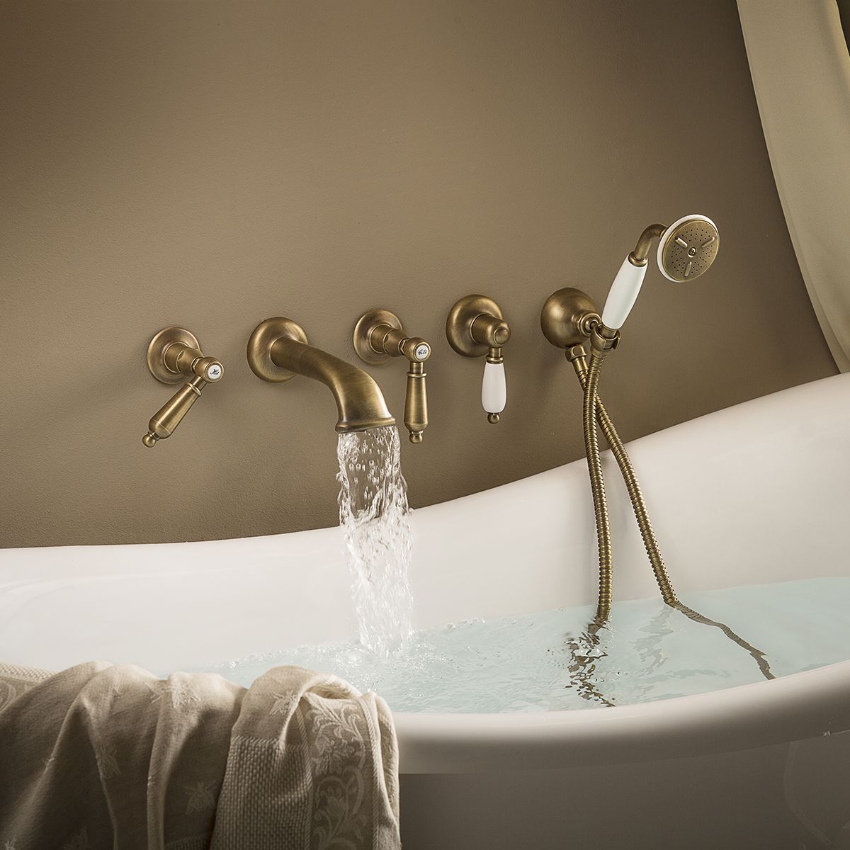  Vòi bồn tắm năm lỗ gắn tường cổ điển bằng đồng Daytime Style - 69145 