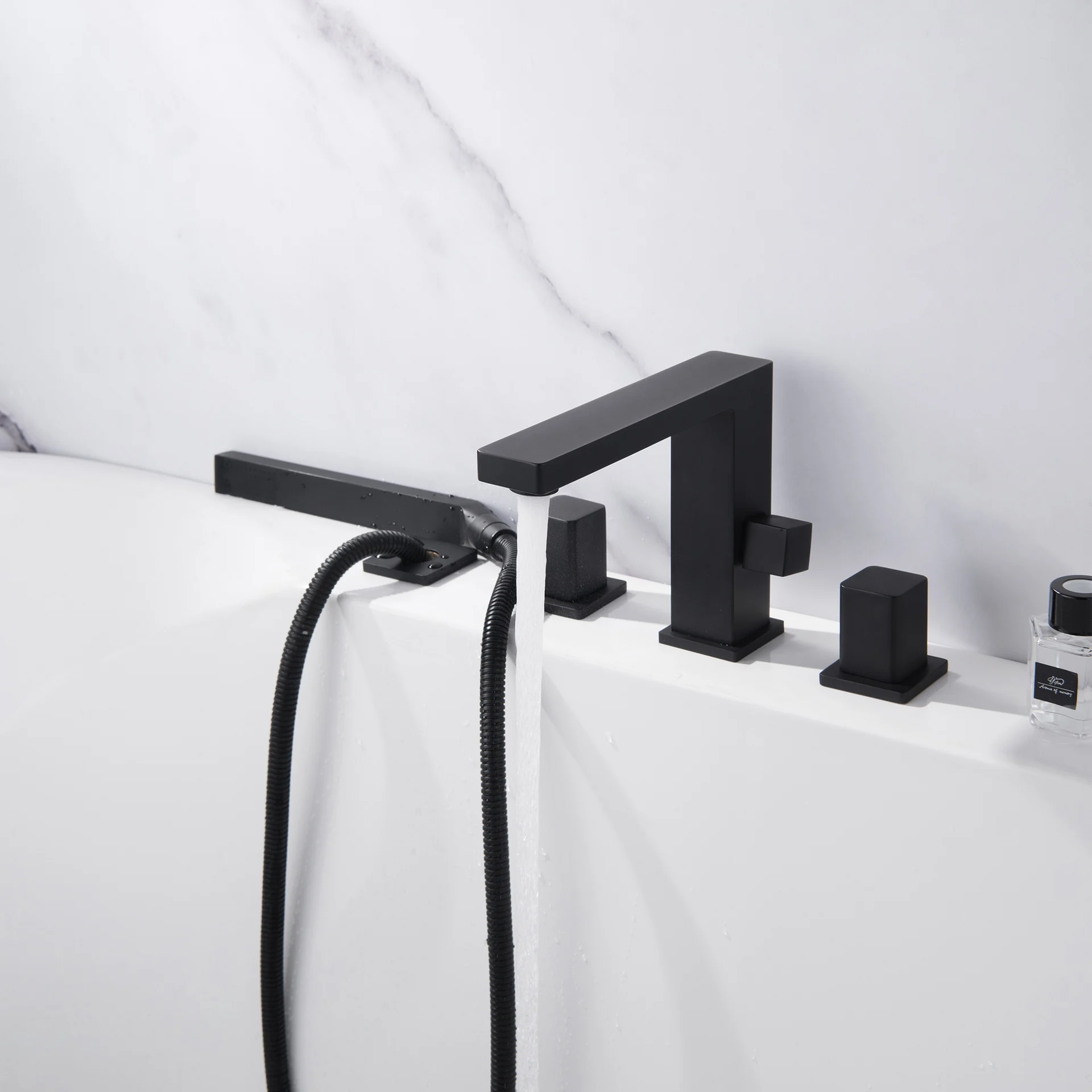 Vòi bồn tắm 4 lỗ có sen cầm tay bằng đồng XELU
