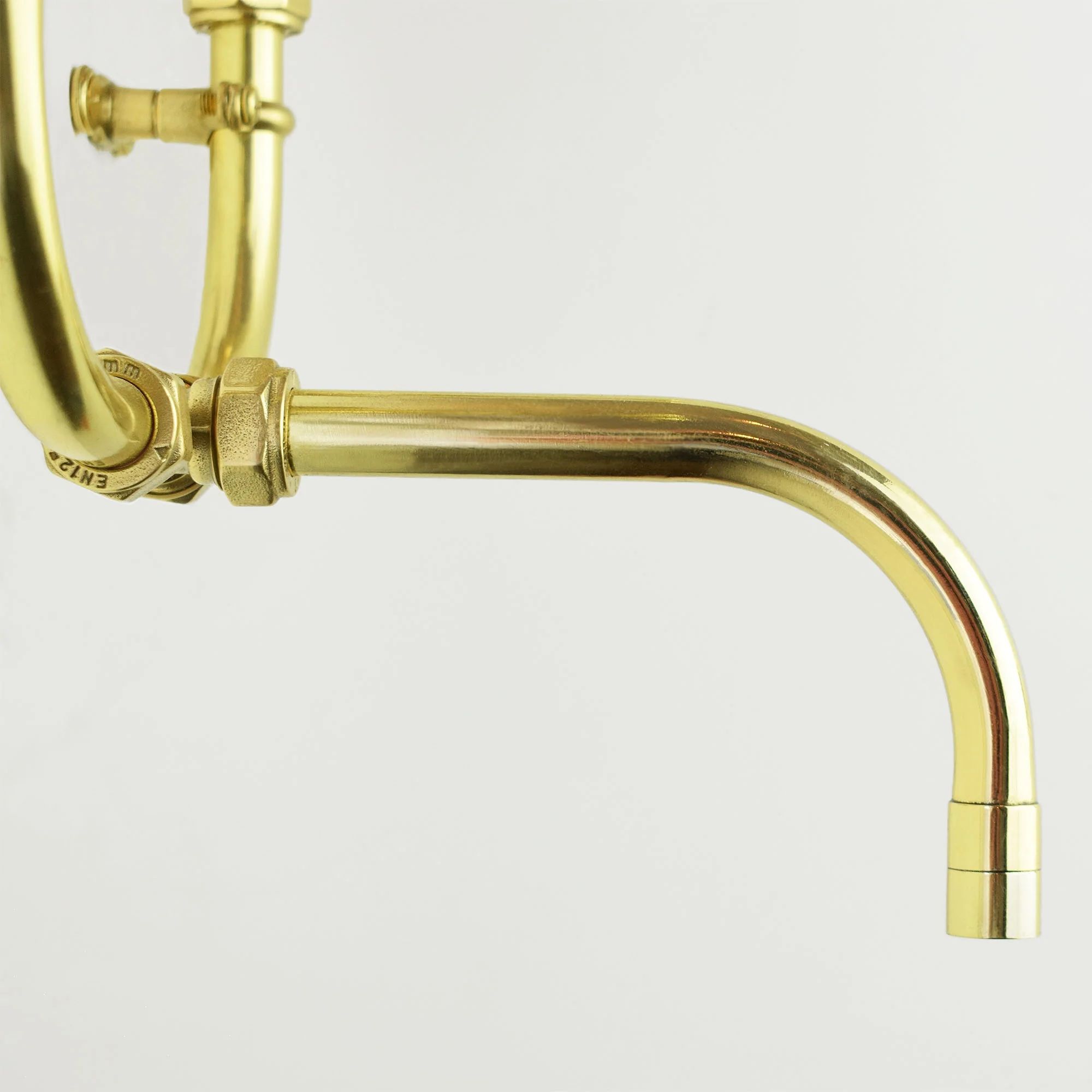 Vòi chậu lavabo gắn tường bằng đồng - Protapesa