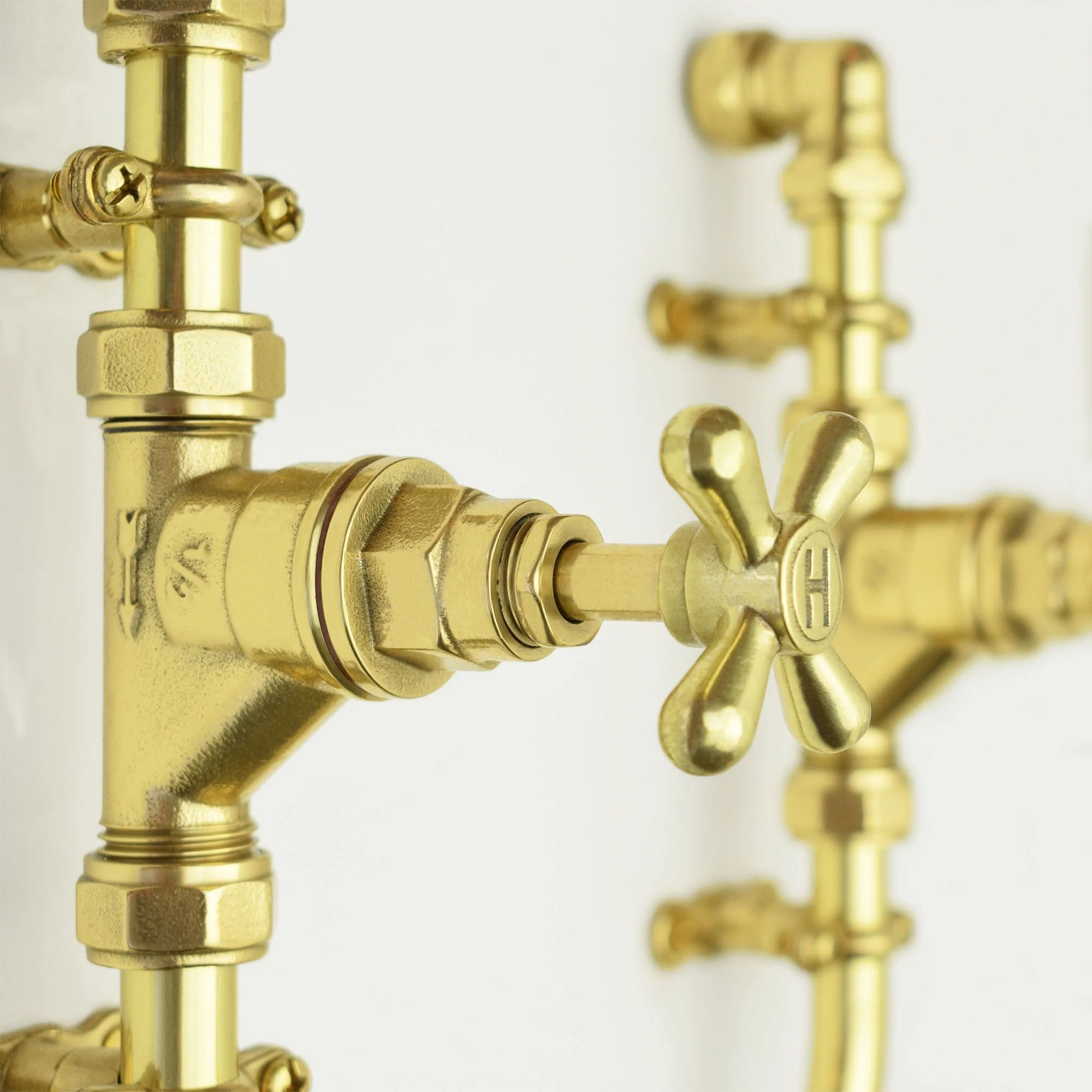 Vòi chậu lavabo gắn tường bằng đồng - Protapesa