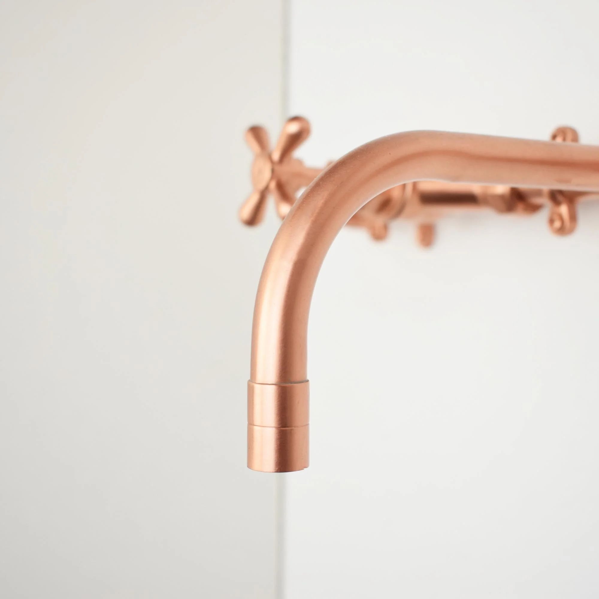 Vòi chậu lavabo gắn tường bằng đồng - Protapfar