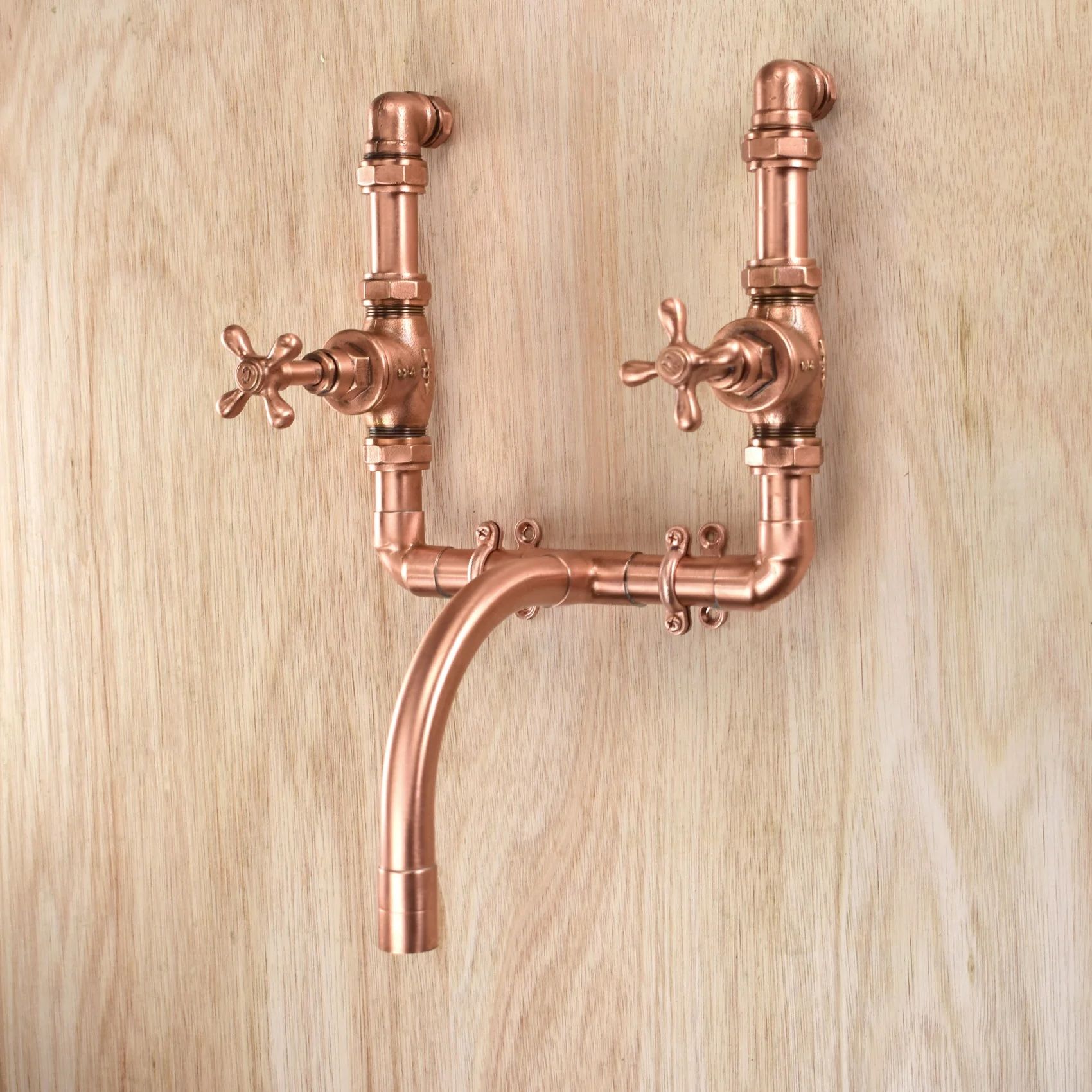 Vòi chậu lavabo gắn tường bằng đồng - Protapity