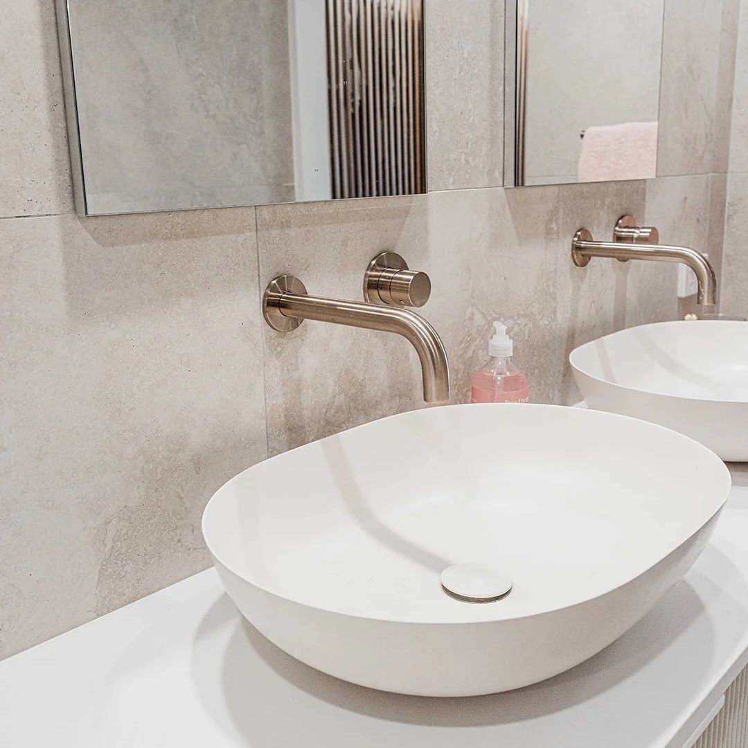 Vòi chậu lavabo dài 200mm gắn tường bằng đồng MChampagne - S05200-W03PNFIN-CH