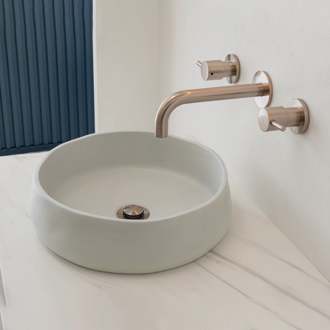 Vòi chậu lavabo dài 200mm gắn tường bằng đồng MChampagne - S05200-W06-CH