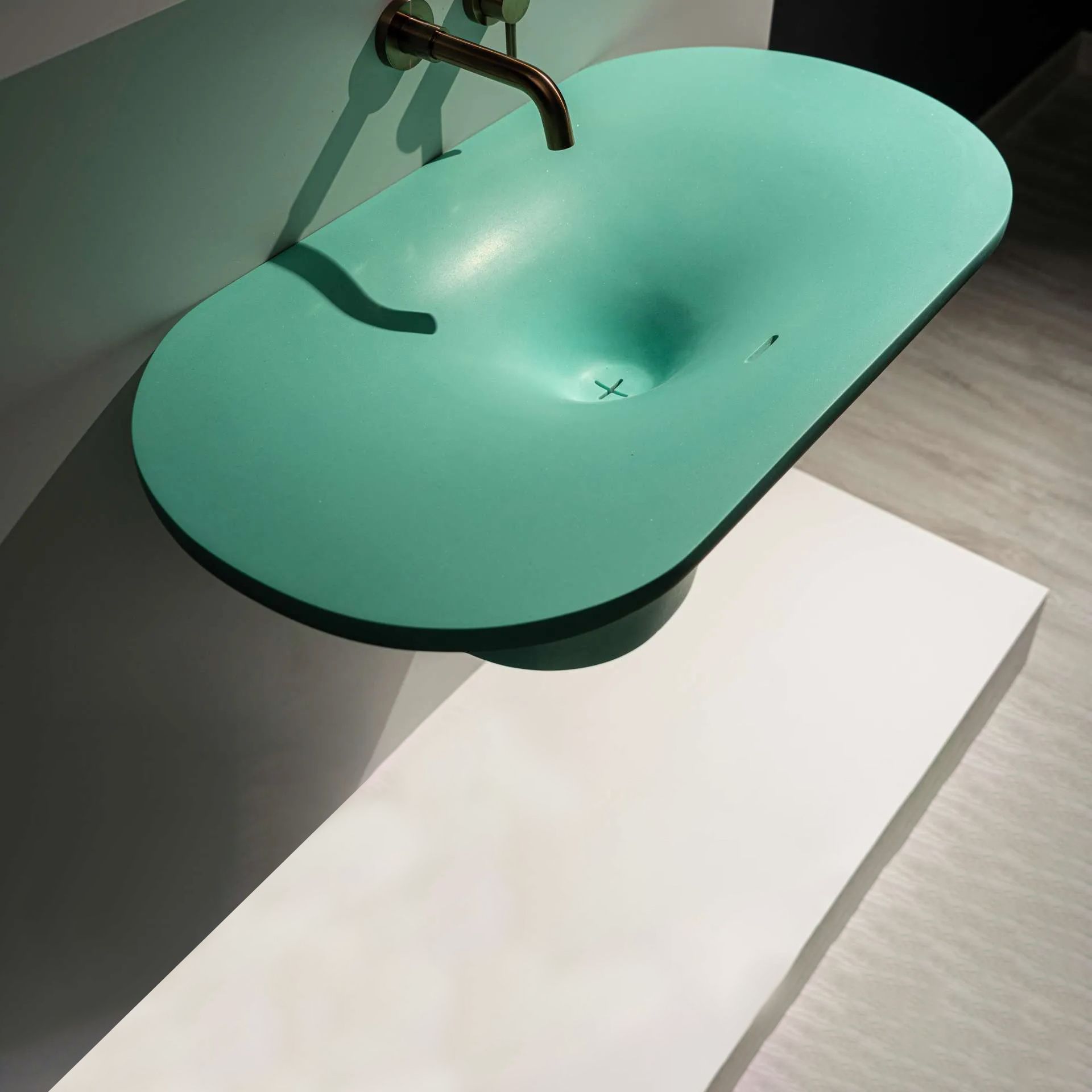 Chậu lavabo treo tường mineral glass composite Ahri Single Aquamarine