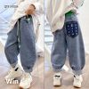 Quần jeans jogger túi chữ dễ thương cho bé trai QTB197004