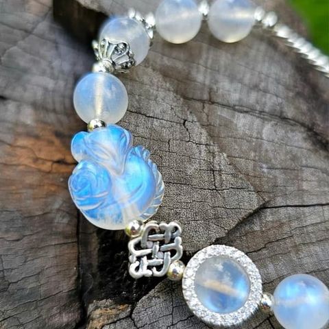 Vòng Tay Hồ Ly Moonstone mix Charm Bạc