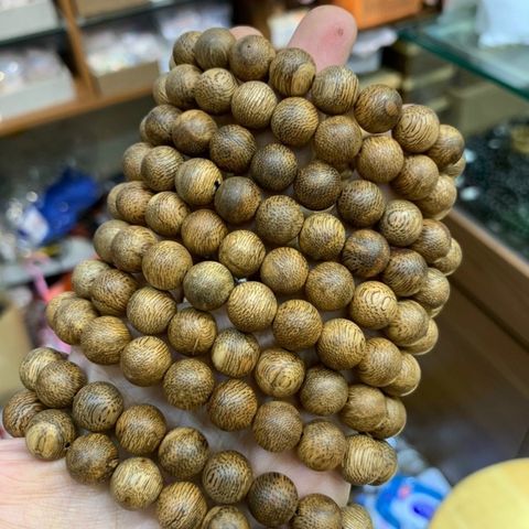  Vòng tay Trầm hương rừng (banh Lào) 10mm 
