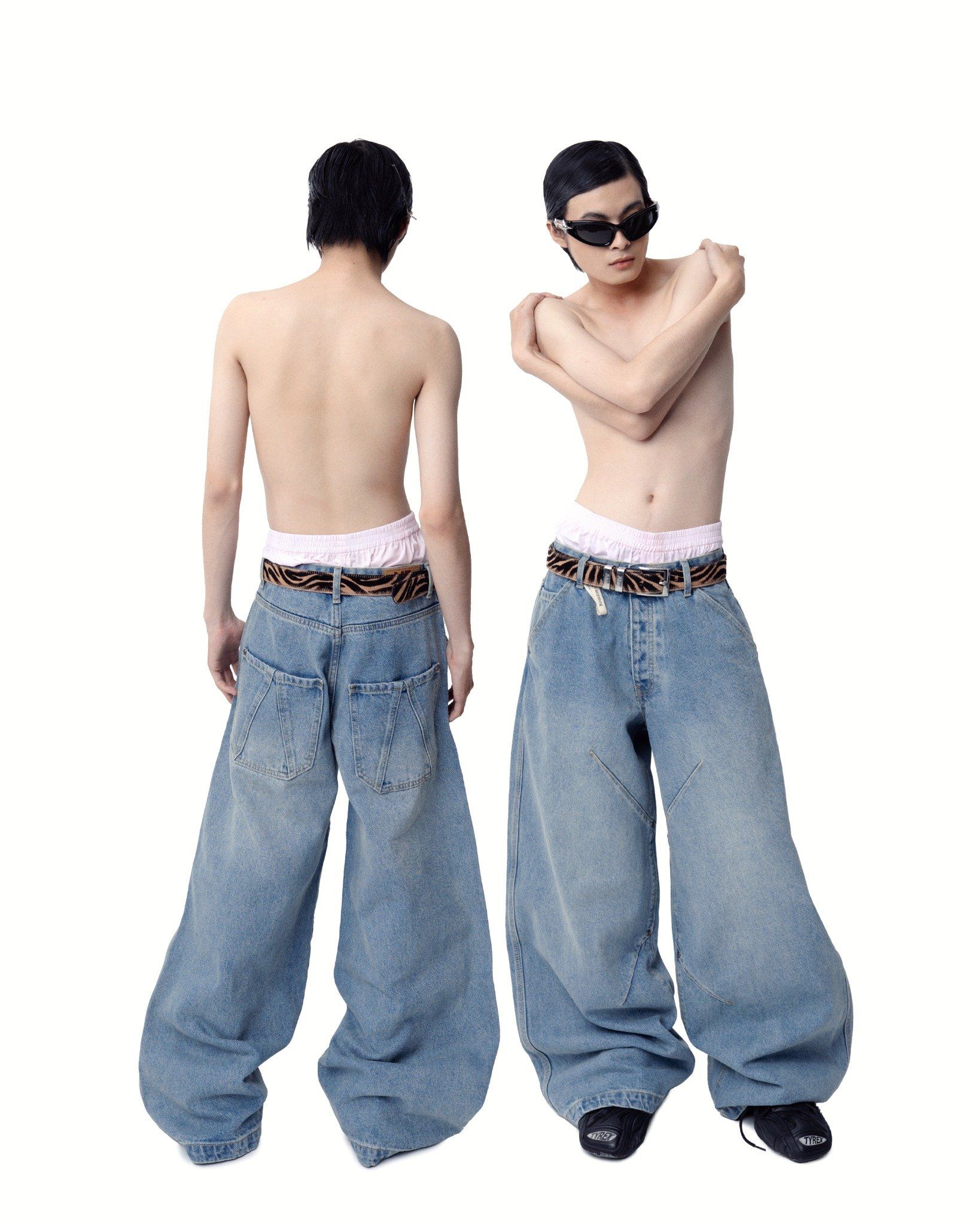 FADED LOOSE JEANS
