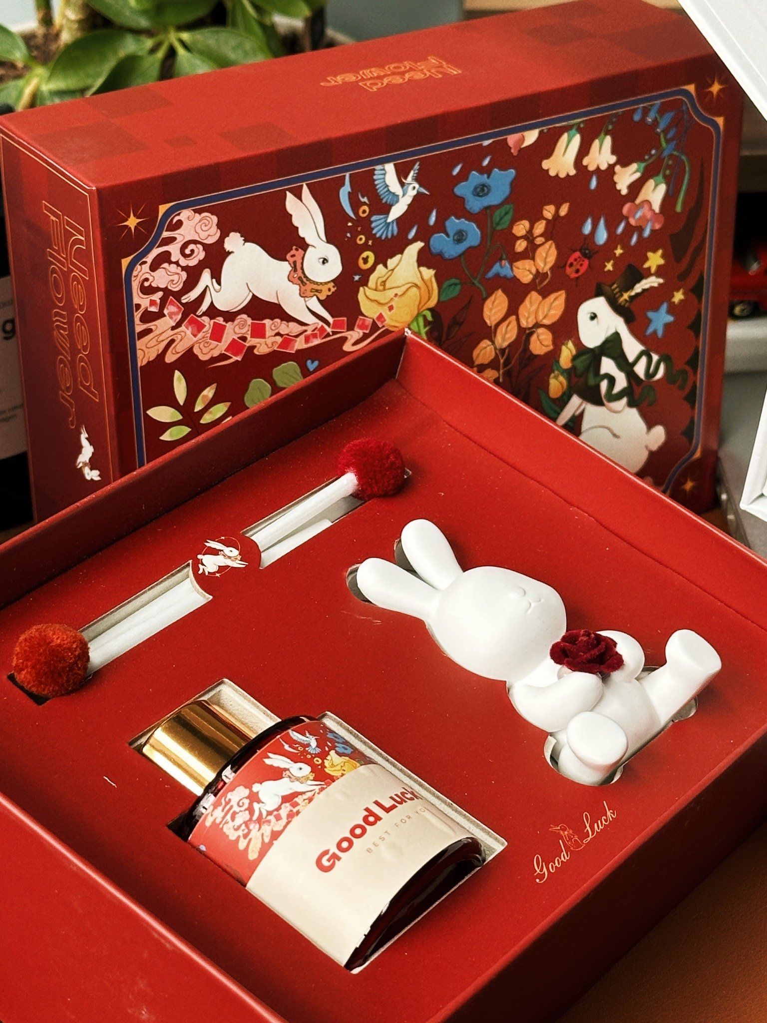 LUCKY RABBIT LIMITED-EDITION GIFTS