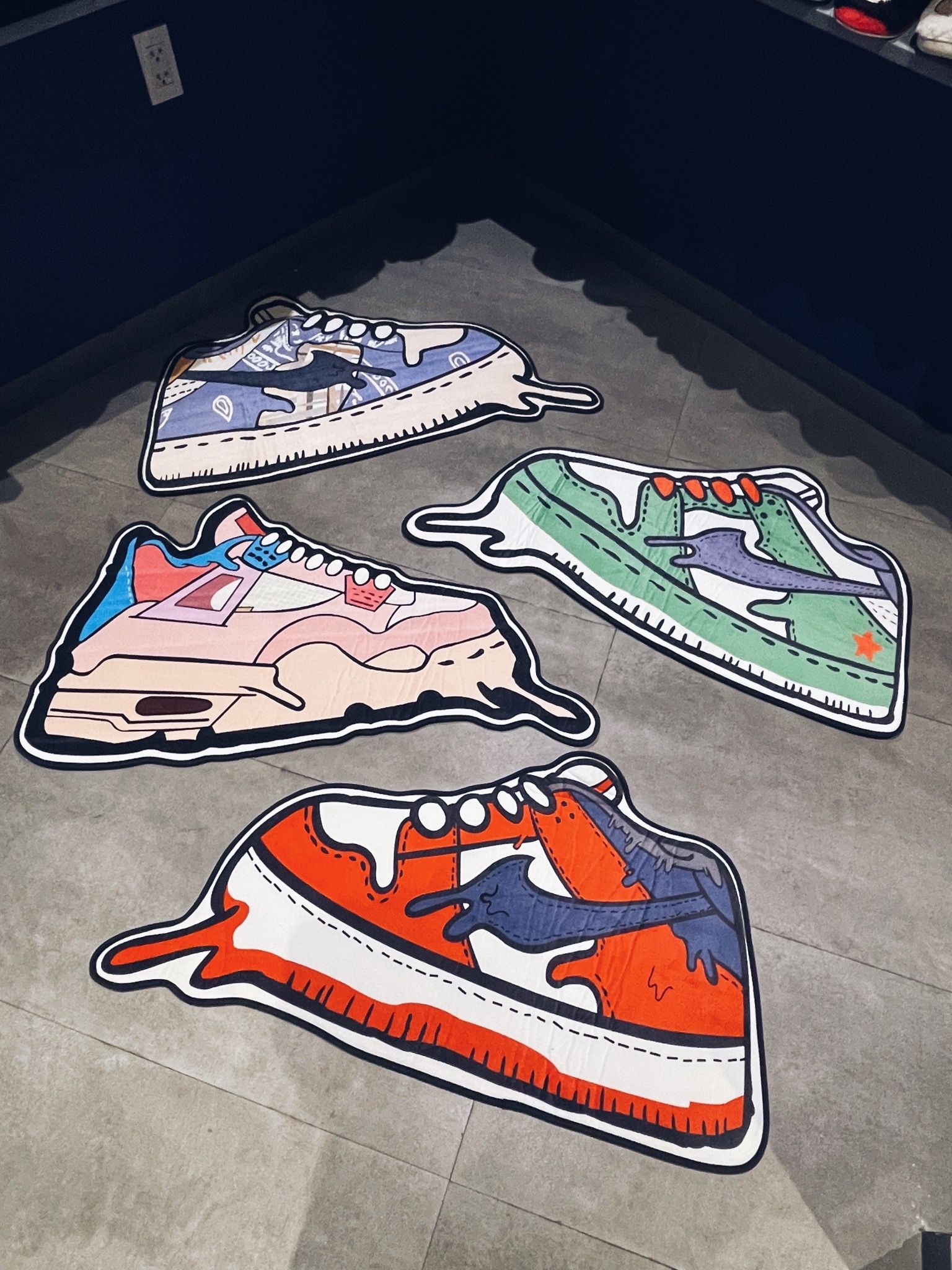 SNEAKERS
