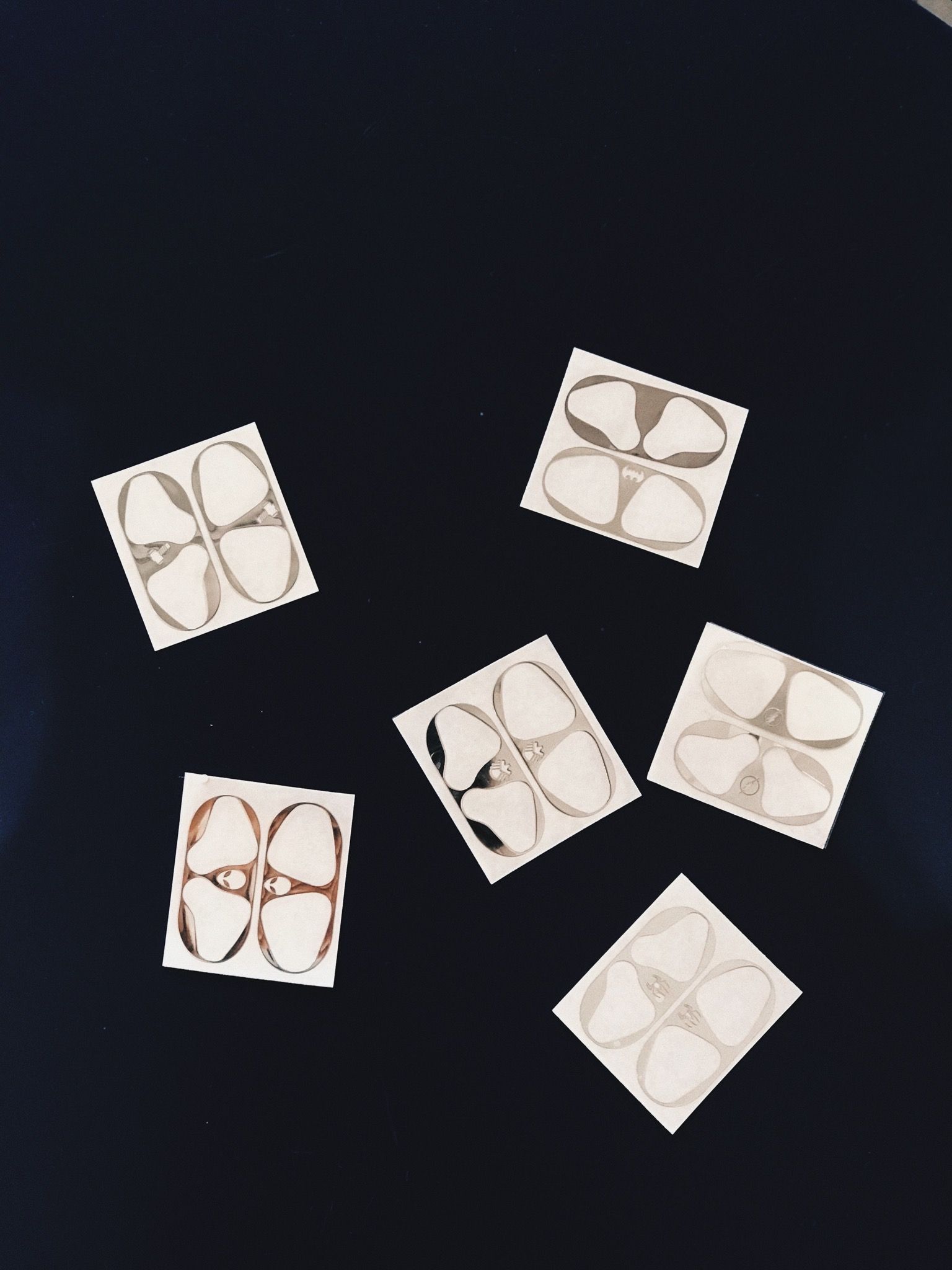 MIẾNG DÁN CHỐNG BỤI AIRPODS