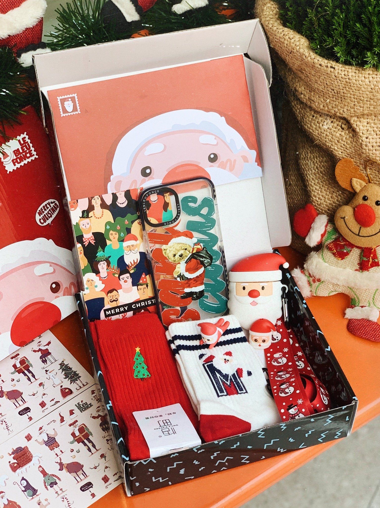 CHRISTMAS THE GIFTBOX
