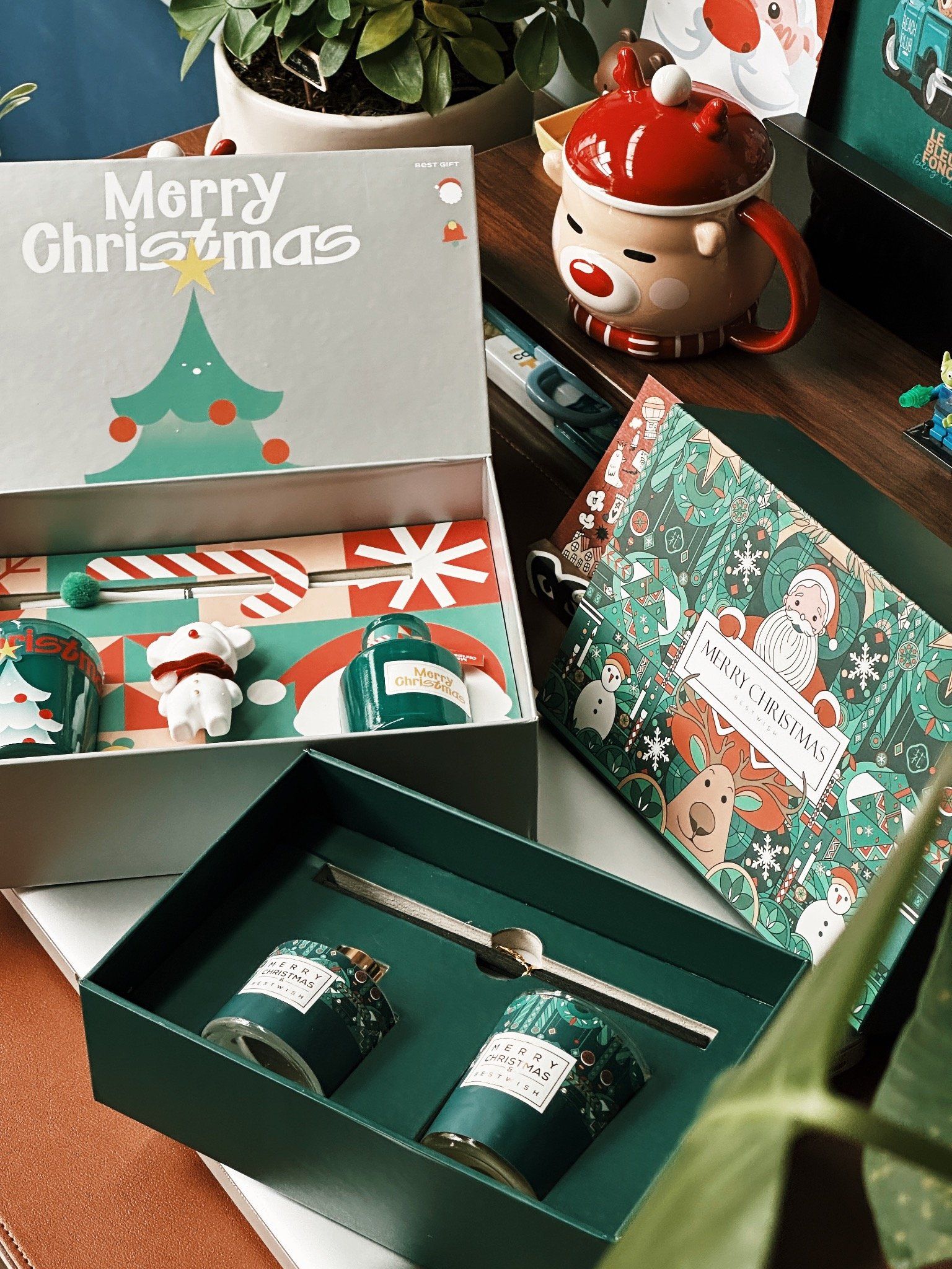 HOLIDAY LIMITED-EDITION GIFTS