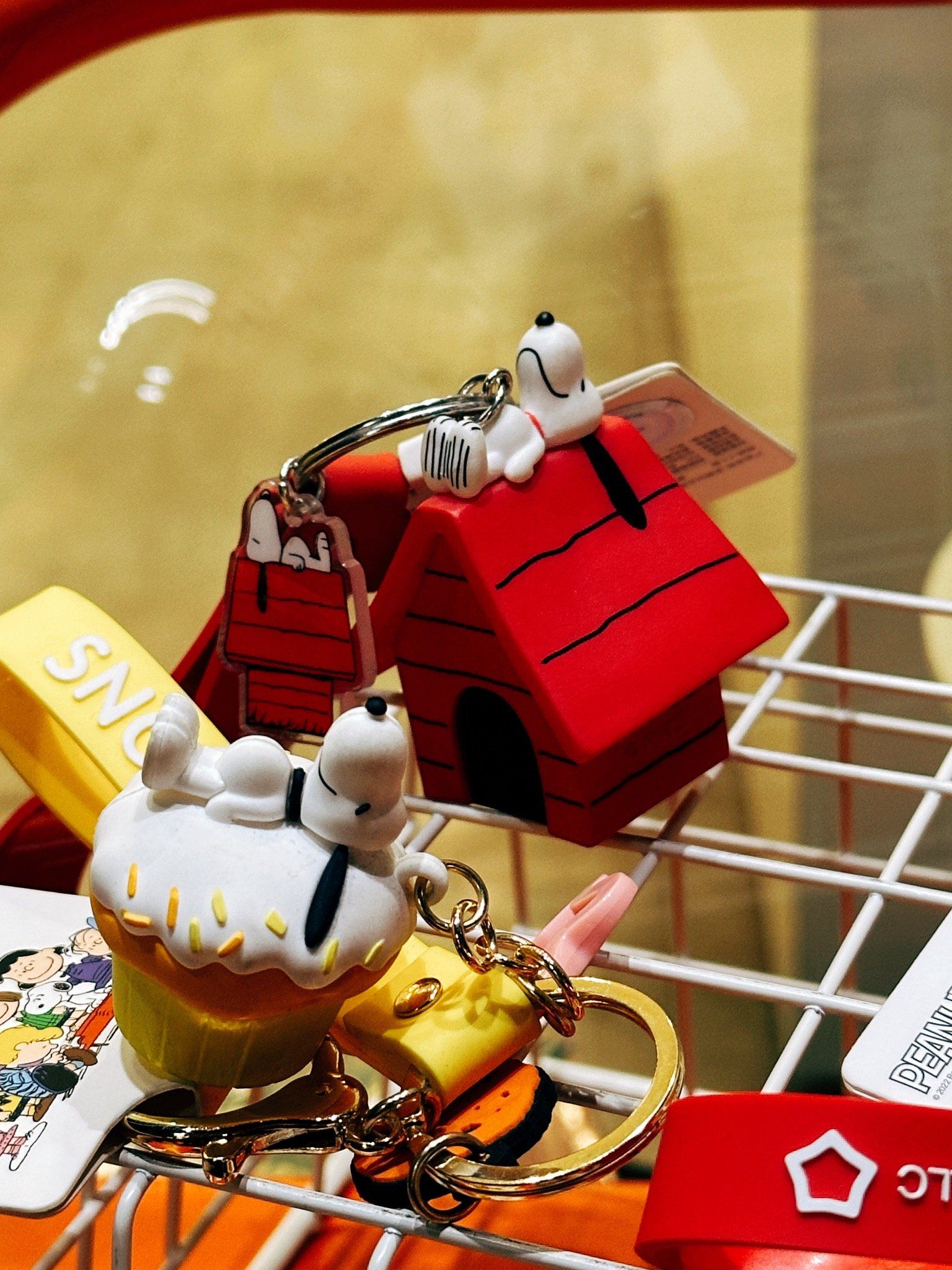 KEYCHAIN SNOOPY & CHARLIE (MỚI)