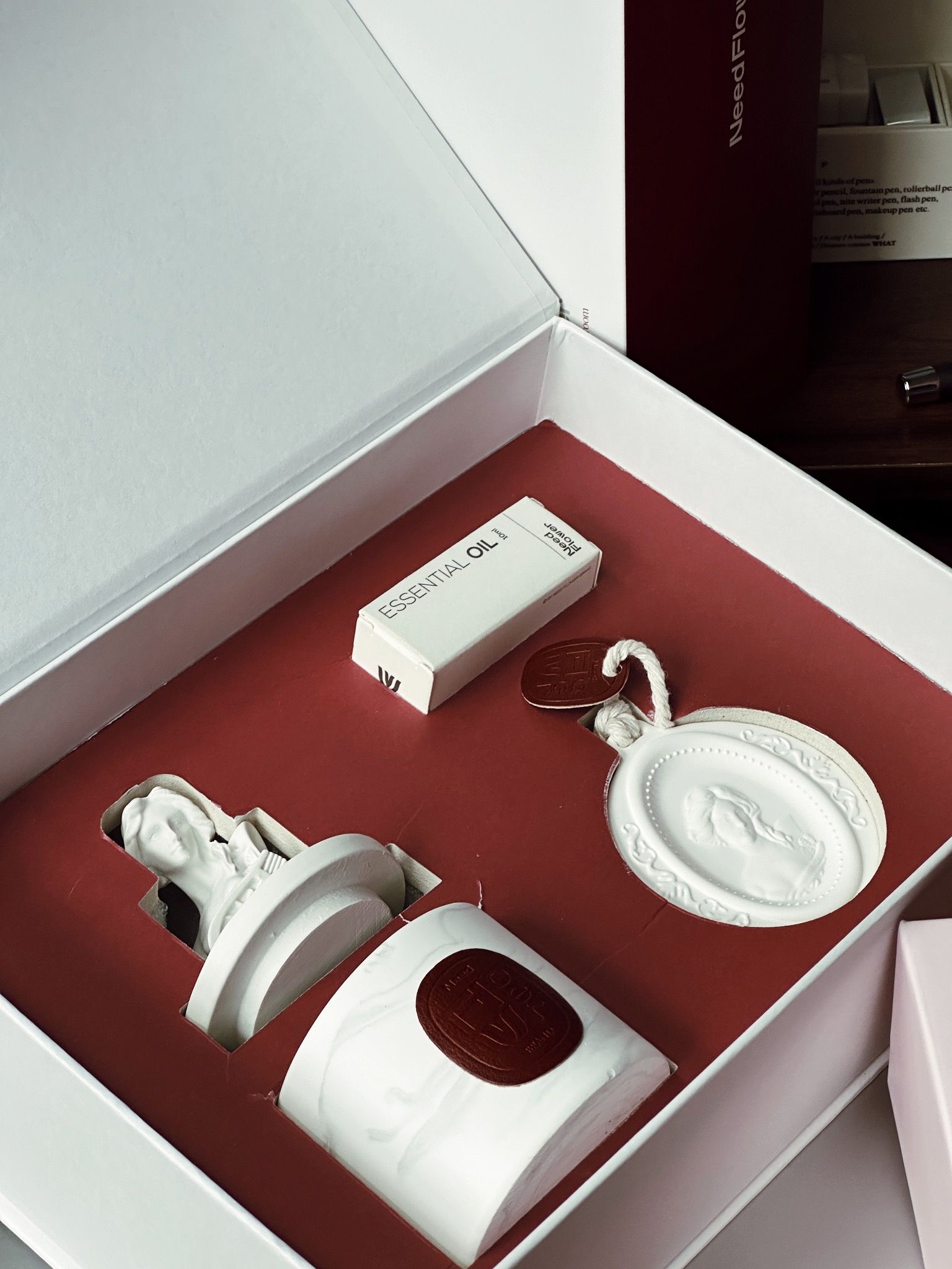 ARTEMIS LIMITED-EDITION GIFTS
