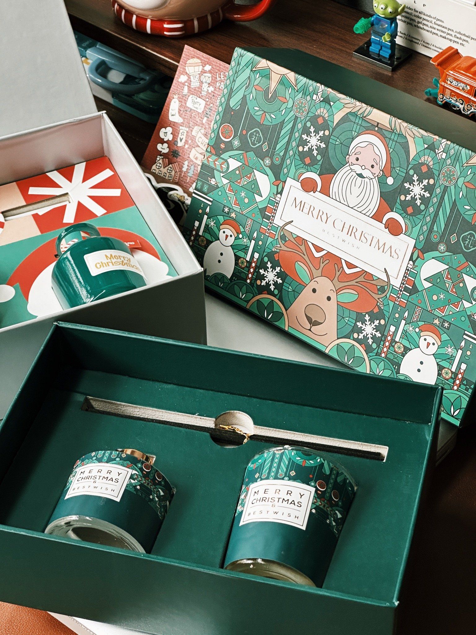 HOLIDAY LIMITED-EDITION GIFTS