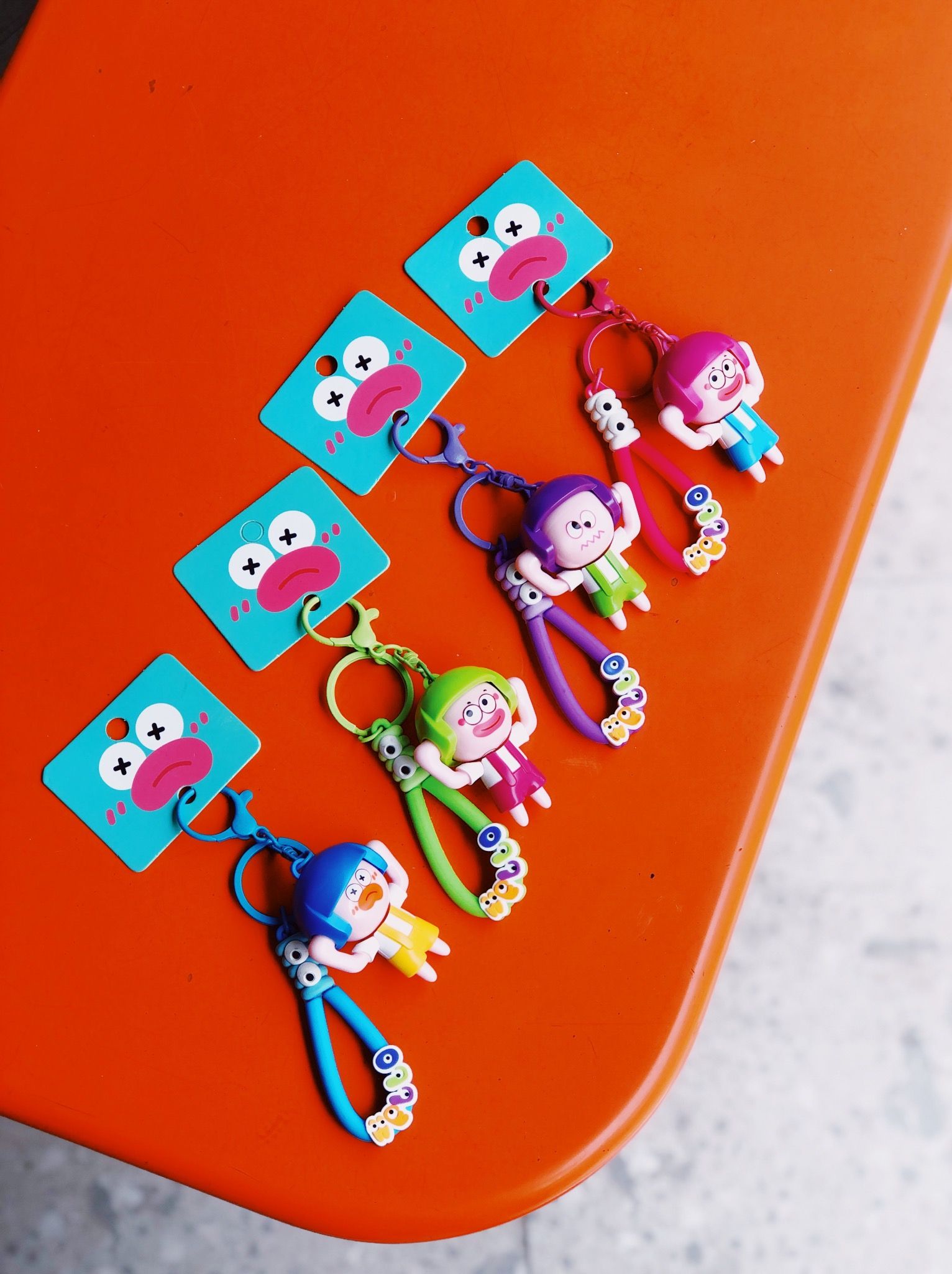 KEYCHAIN DUMB FACE