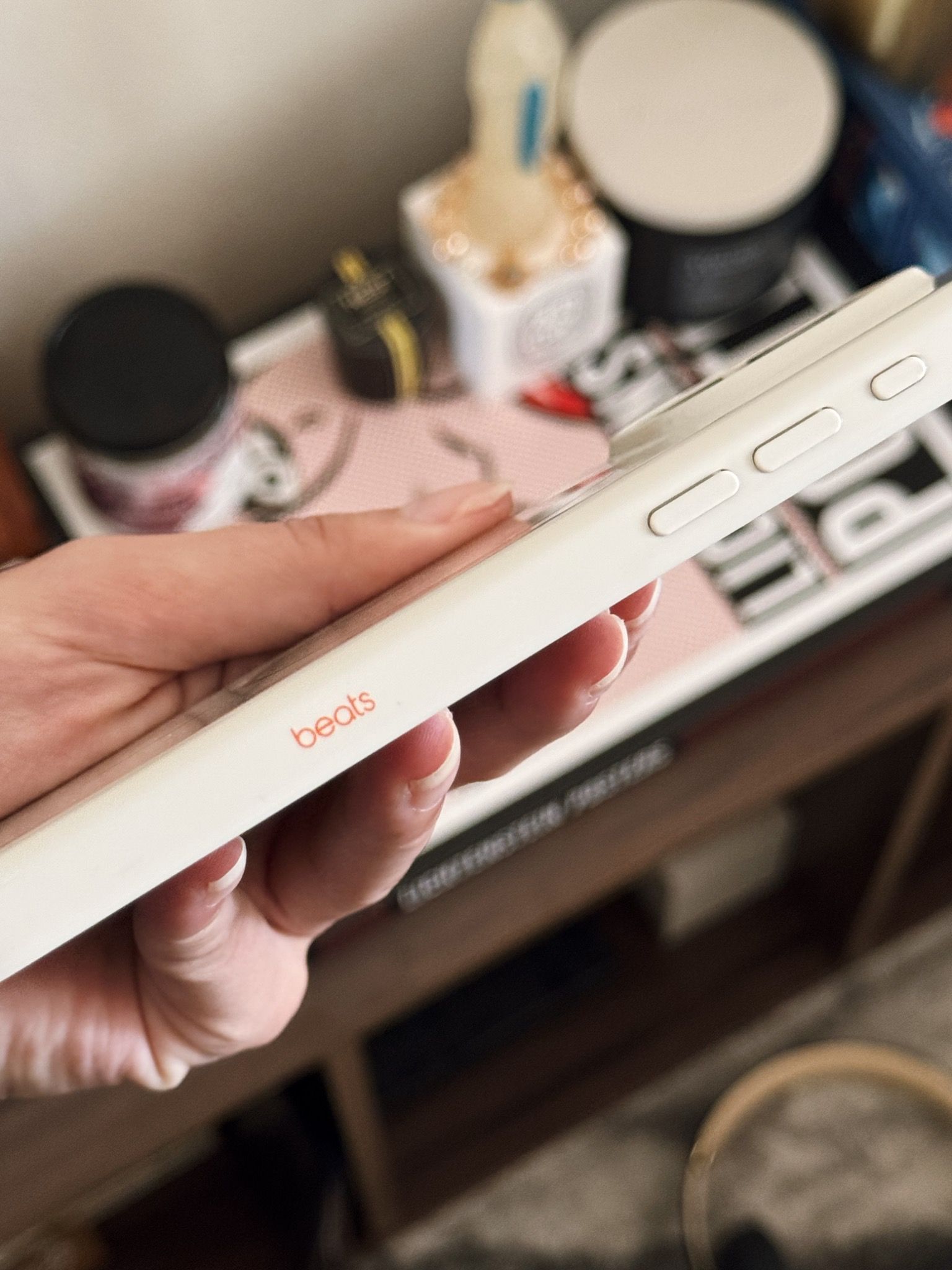 MAGSAFE GLOSSY CASE (các dòng iPhone 16)