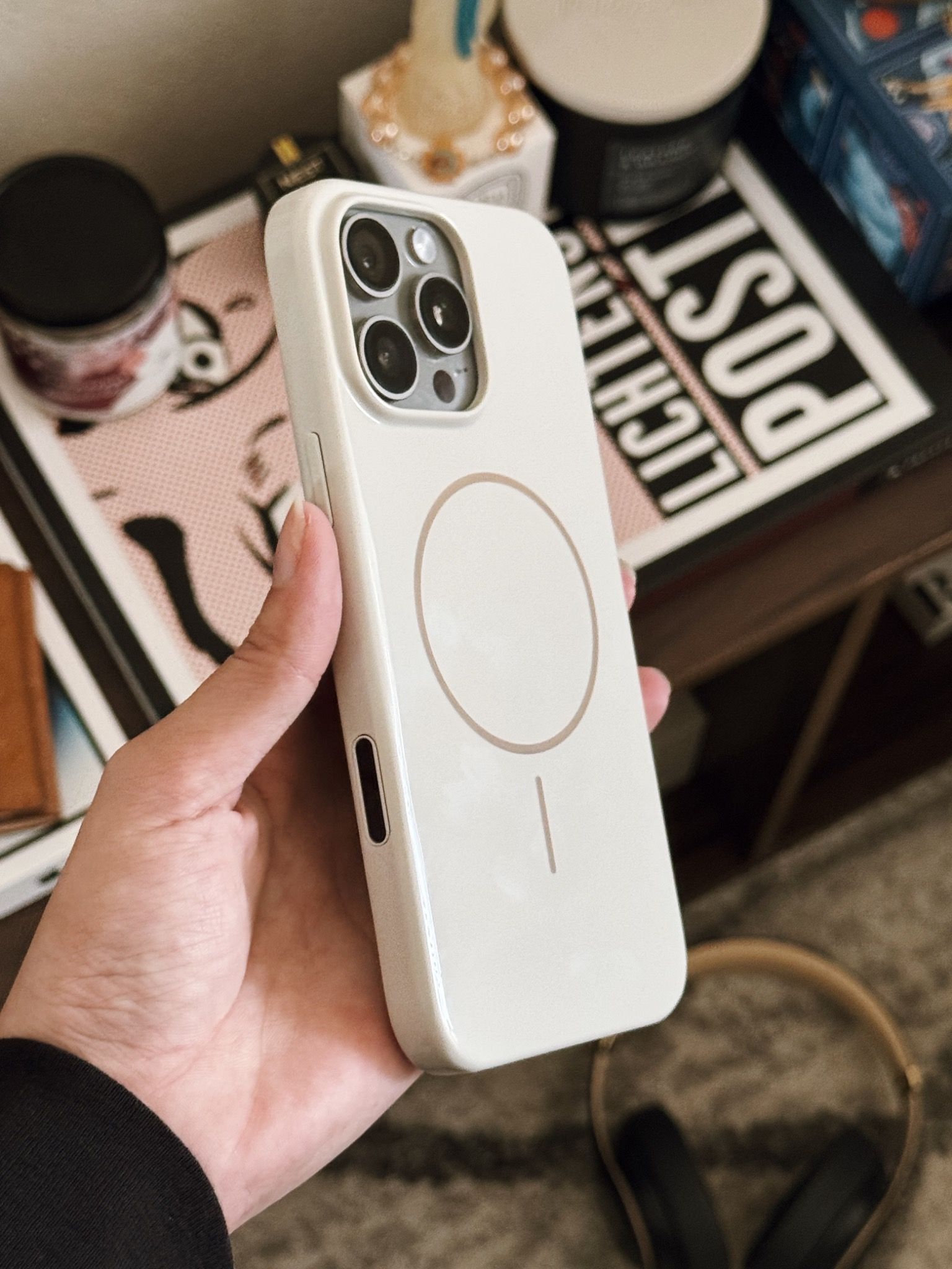 MAGSAFE GLOSSY CASE (các dòng iPhone 16)