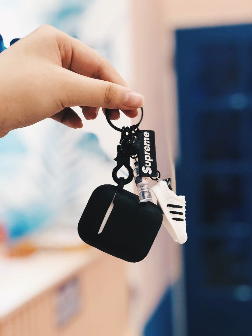 SET AIRPODS & KEYCHAIN