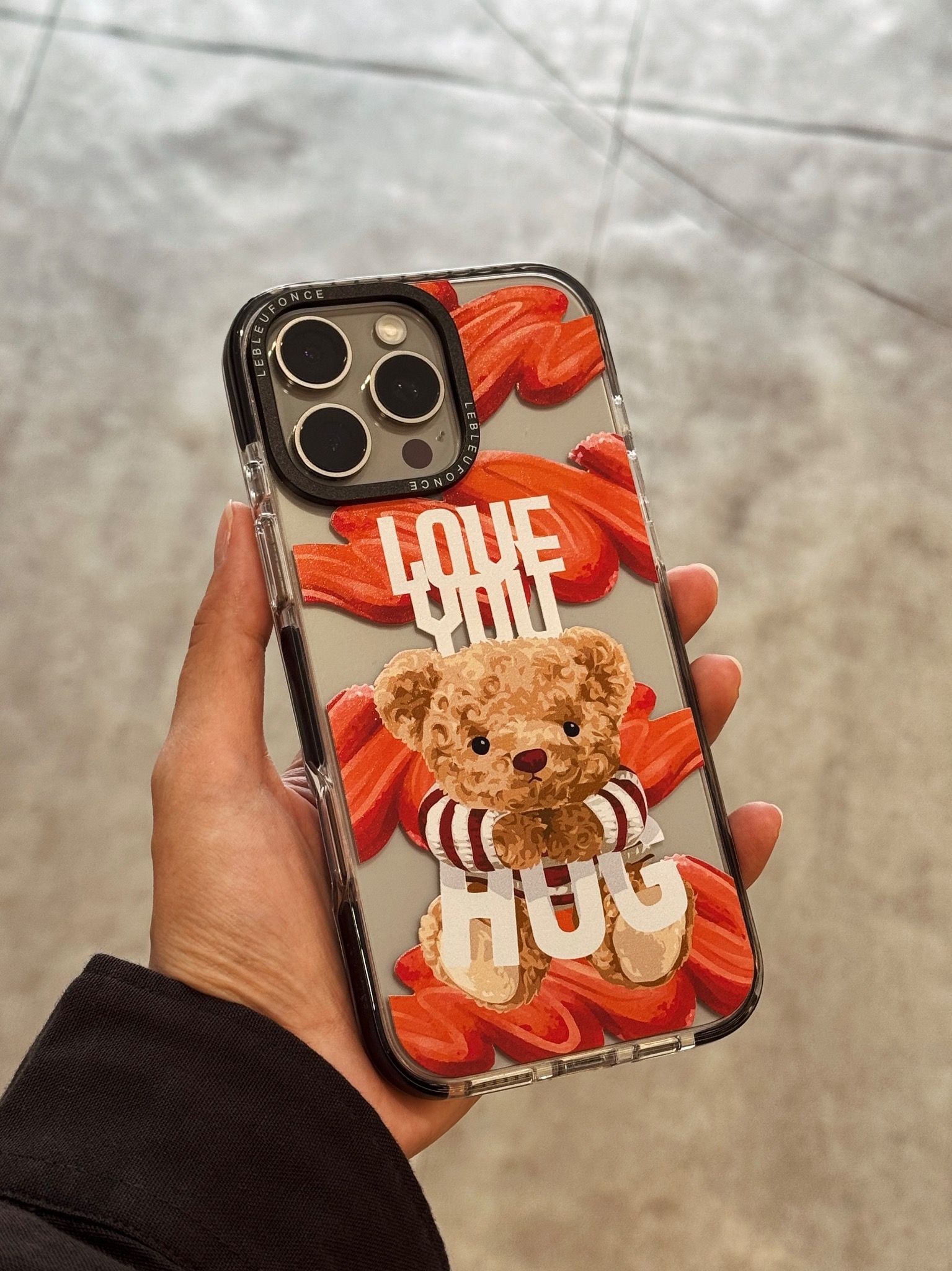 HUGGING BEAR