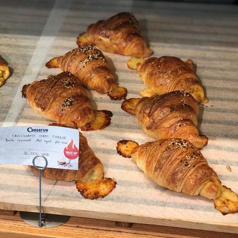  Croissant Ham Cheese (Bánh ngàn lớp thịt nguội và phô mai) 