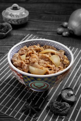  Cơm bò Yoshi size R (Yoshi Beef Bowl R) 