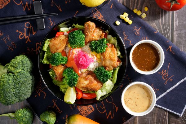 Salad Yoshi Gà Karaage size L (Chicken Karaage Salad L)