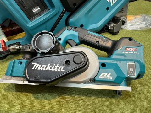 Máy bào dùng pin 40V Max Makita KP001G