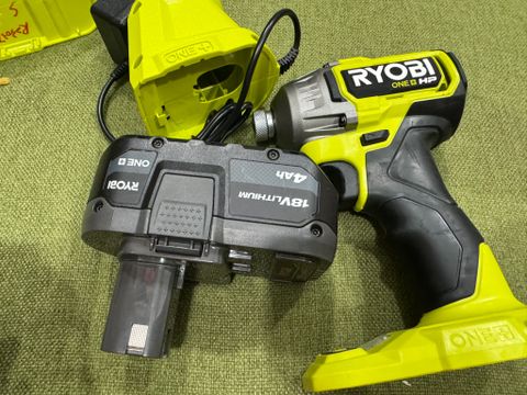 Combo ryobi vít HP 1/4