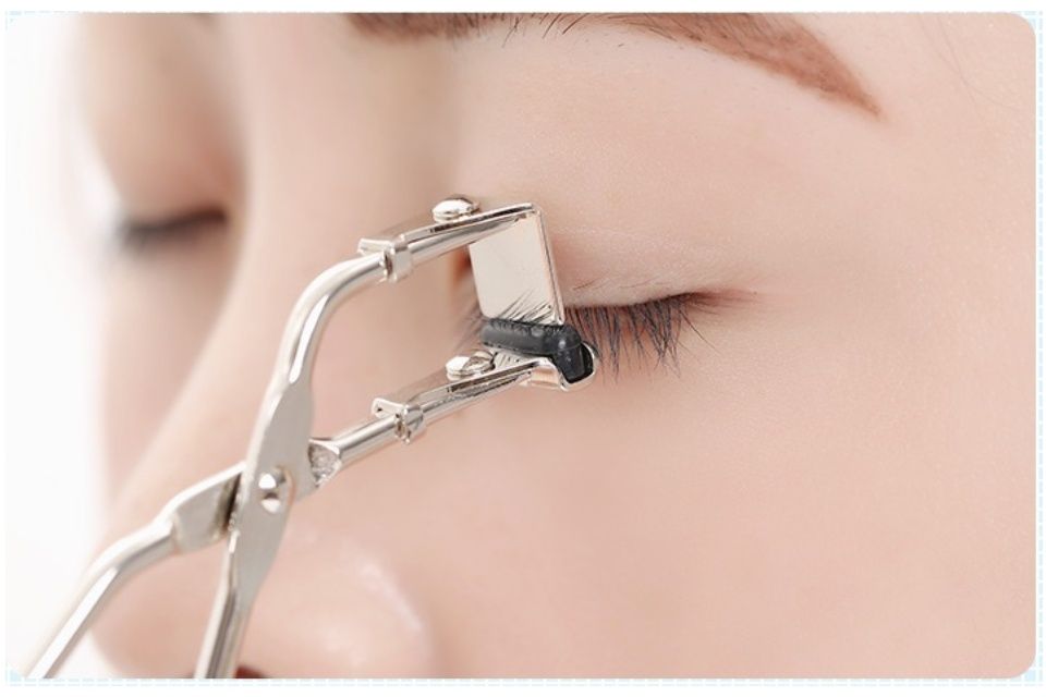 Bấm Mi Góc Shiseido Eyelash Curler Recourbe Cils