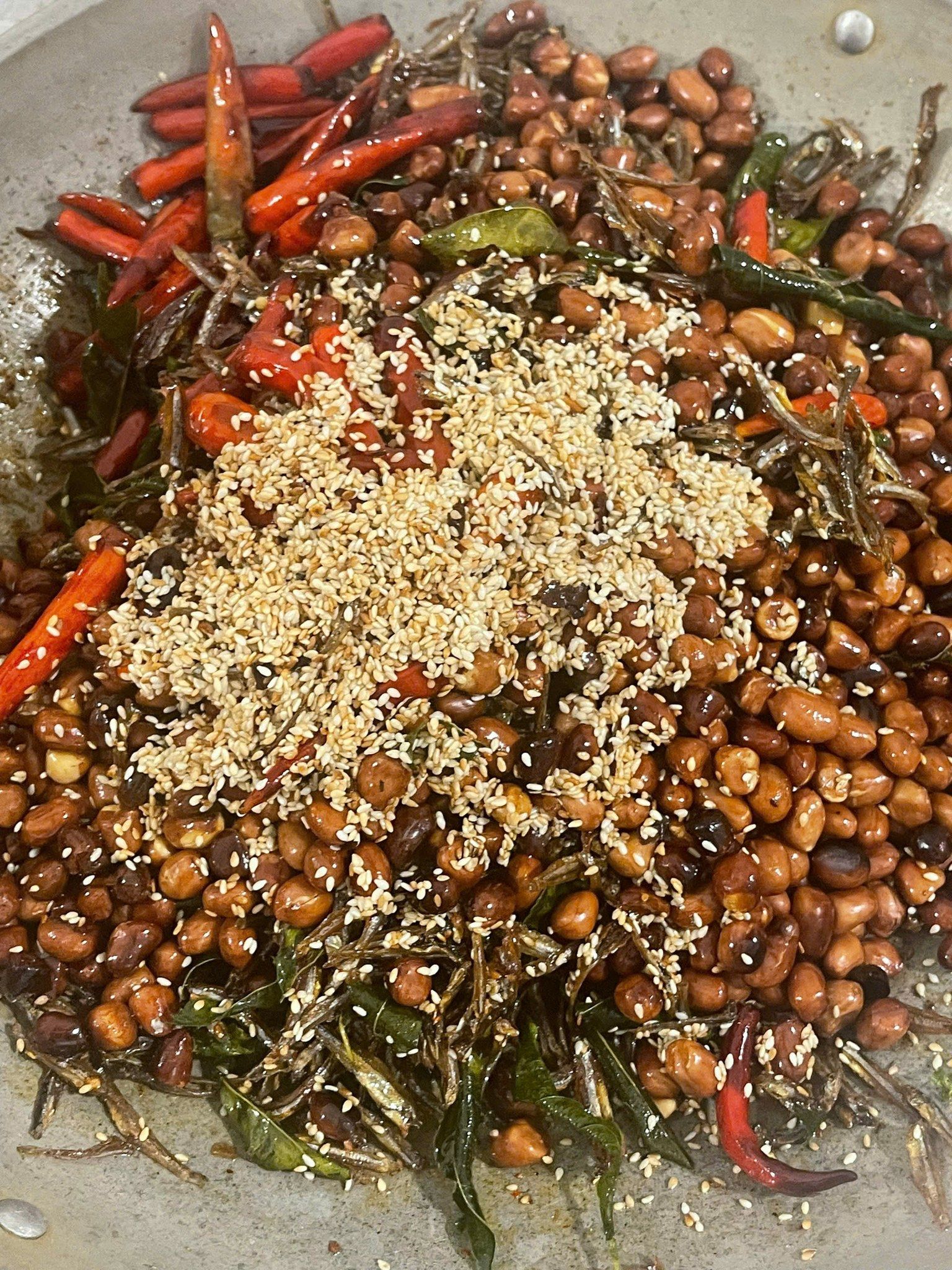 Cá Cơm O Mộc