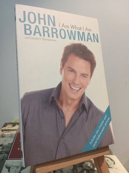 I Am What I Am - John Barrowman – Momo Bookstore