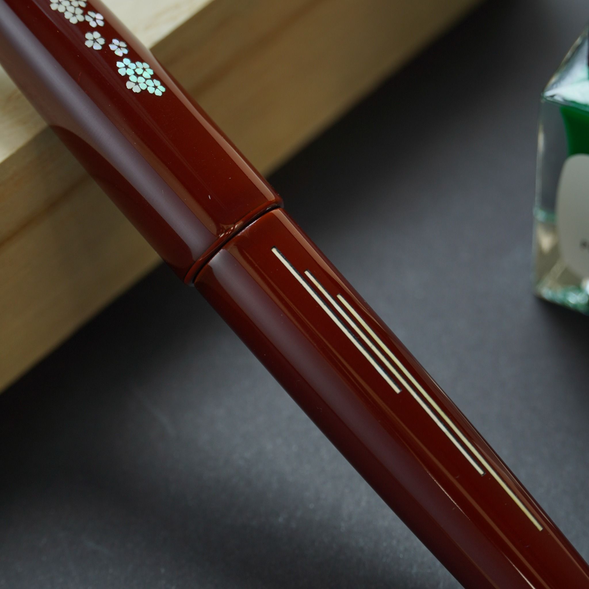 Bút Máy Wancher Urushi Zogan Sakura River - Urushi Akatamenuri